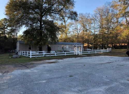 16581 Interstate 45, Conroe TX  77318 exterior