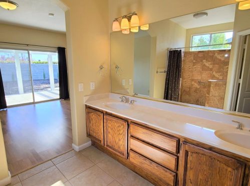 99 Ainsworth Way, Folsom CA  95630-7600 exterior