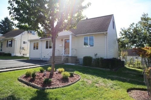 4 Overmount Ave, West Paterson, NJ 07424-2913