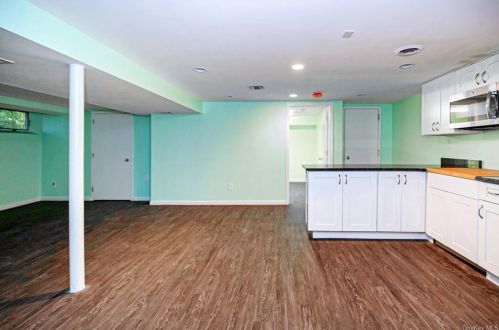 80 Donnybrook Rd, Scarsdale NY  10583-6704 exterior