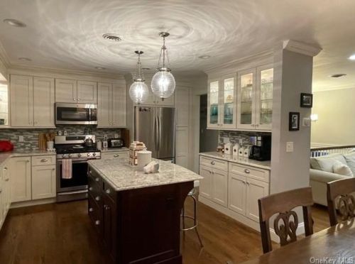 16 Locust Dr, Thiells NY  10984-1405 exterior