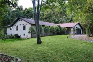 5 Candlelight Dr, Montvale, NJ 07645-1003