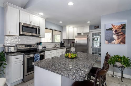 8 Signal Hill Rd, Brookfield Center, CT 06804-1321
