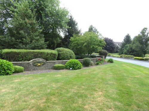 7 Balsam Rdg Cir, Wallingford CT 06492-4377 exterior