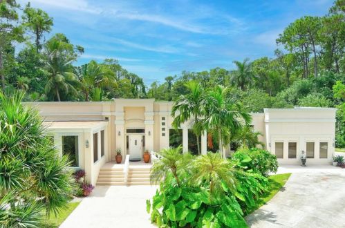 2861 Santa Barbara Blvd, Naples, FL 34116-7431