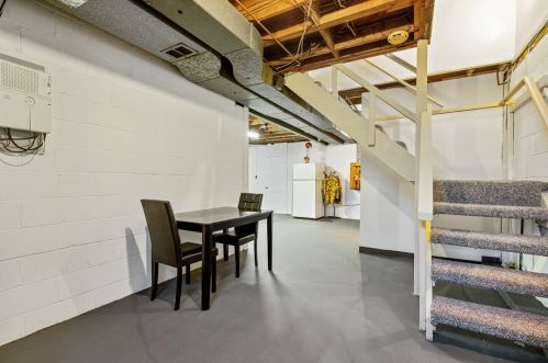 579 Montclair St, Pittsburgh PA 15217-2808 exterior