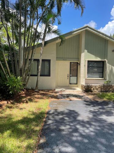 4125 Palm Forest Dr, Delray Beach FL  33445-5704 exterior