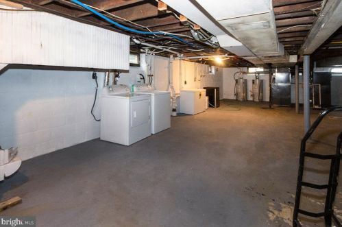 221 Kings Hwy, Camden NJ  08106-1616 exterior