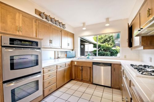 2980 Nichols St, San Diego CA  92106-3425 exterior