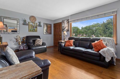 6240 Kinnickinnic Riv Pkwy, Milwaukee WI 53219-3010 exterior