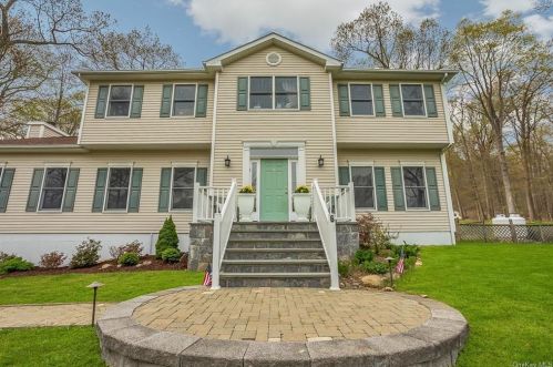 6 Wampus Ct, Yorktown Hgts, NY 10598-6332