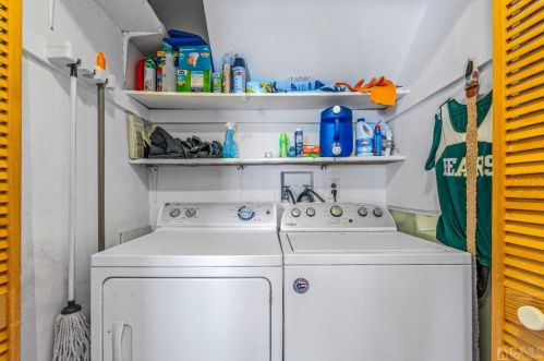 33 Rutledge Ct, East Brunswick NJ  08816-4020 exterior