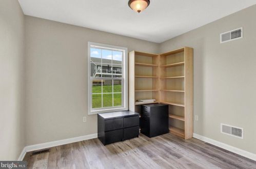 90 Hemlock Dr, Hanover PA  17331-9422 exterior