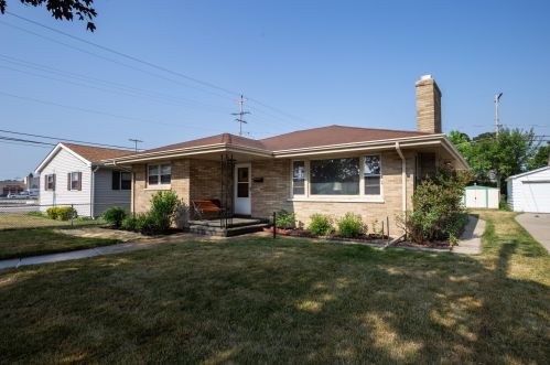 7950 22nd Ave, Kenosha, WI 53143-5723