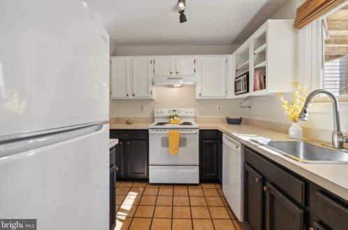 702 Pritchard Pl, Newtown Square PA  19073-3034 exterior