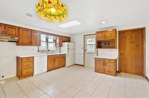 207 Hazel St, Zelienople PA  16063-1012 exterior