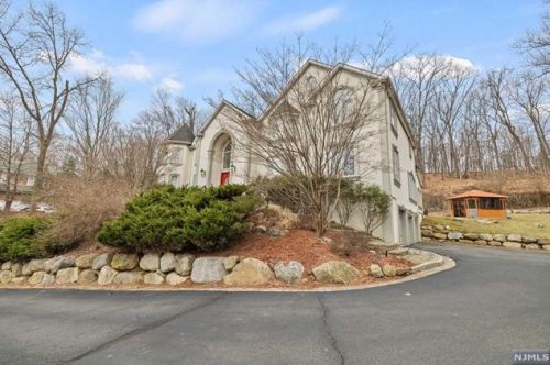 326 Rock Ridge Ct, Franklin Lakes, NJ 07417-1547