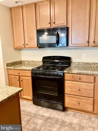 2627 Eastbourne Dr, Woodbridge VA  22191-4090 exterior