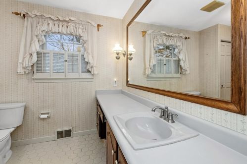 2387 Fairhill Rd, Sewickley PA  15143-9004 exterior