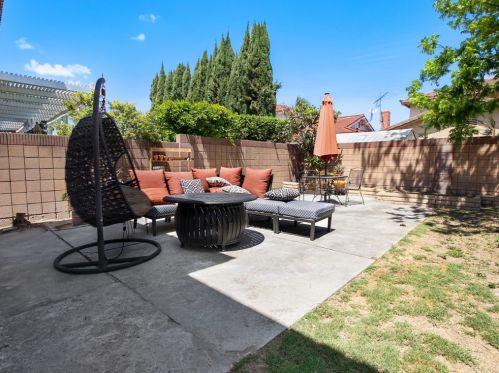 6907 Leilani Ln, Cypress CA  90630-5719 exterior
