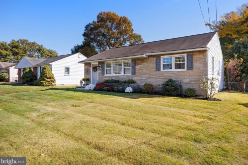 206 Willmont Ave, Barrington, NJ 08007-1239