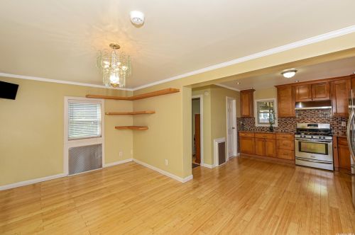 28 Chestnut St, Wheatley Heights NY  11798-3906 exterior