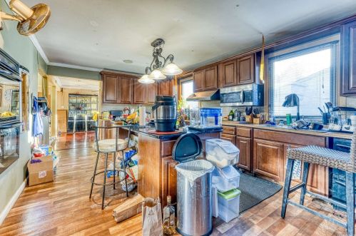 1 Greentree Cir, Westbury NY  11590-1510 exterior