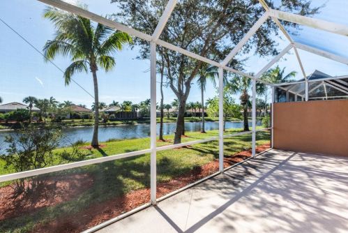 14254 Manchester Dr, Naples FL 34114-8624 exterior