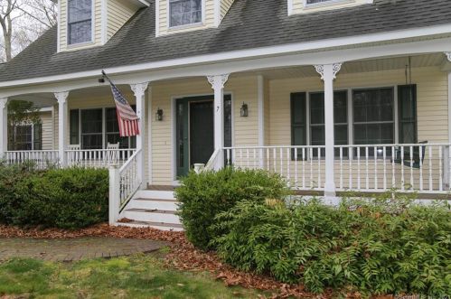 7 Westwood Dr, Moodus, CT 06469-1246