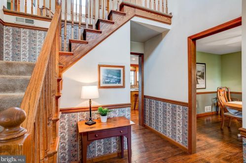 75 Maple Ave, Bareville, PA 17540-9602