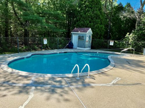 70 Cape Dr, Mashpee MA exterior