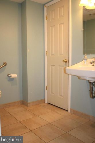 7 Dogwood Dr, Trenton NJ  08648-3205 exterior