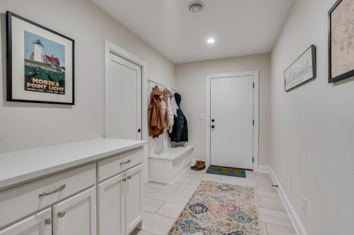 3917 Ewing Ave, Minneapolis MN 55410-1053 exterior