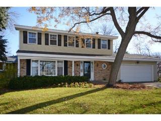 2181 Lamplight Dr, Saint Paul, MN 55125-1651