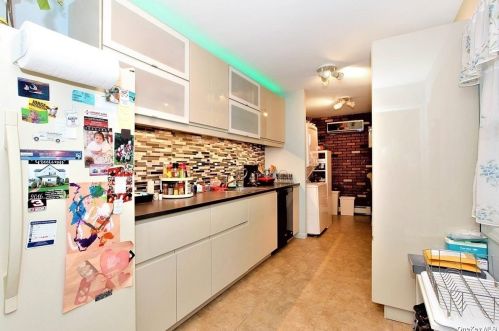 2481 6th St, Hempstead NY  11554-3115 exterior