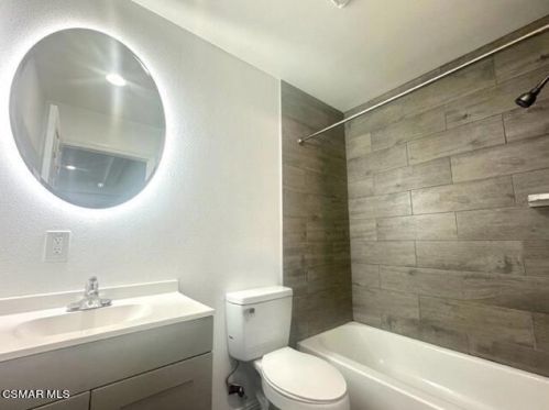 4376 Ish Dr, Simi Valley CA  93063-2945 exterior