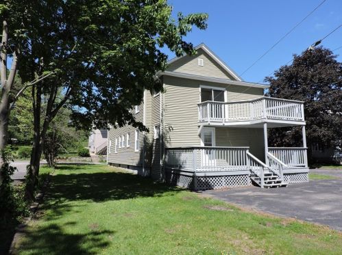 39 Brk St, Webster MA 01570-2821 exterior