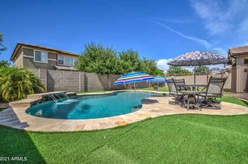 3922 Amber Ln, Gilbert, AZ 85296-1845