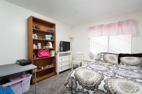 27543 Courtview Dr, Santa Clarita CA  91354-1601 exterior