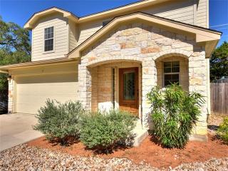 7 Rambling Creek Cir, Woodcreek, TX 78676-2335
