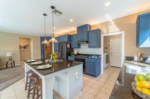 2275 Ravenbrook Ln, Manteca CA  95336-8329 exterior