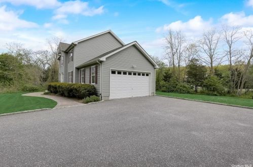 45 Crystal Brook Hollow Rd, Mount Sinai NY  11766-1606 exterior