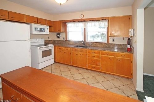 47 Estling Lake Rd, Parsippany NJ  07834-1916 exterior