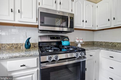 144 Sandhurst Dr, Mount Laurel NJ  08054-6213 exterior