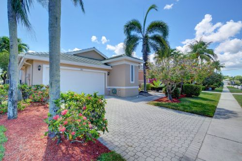 7701 Rockford Rd, Boynton Beach, FL 33472-2521