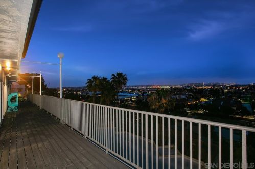 2125 Locust St, San Diego CA  92106-1622 exterior