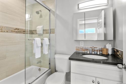 1455 Chalcedony St, San Diego CA 92109-2126 exterior