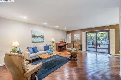 5230 Riverdale Ct, Pleasanton CA  94588-3759 exterior