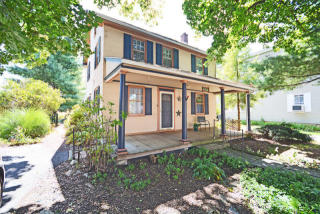2318 Wood St, Lancaster, PA 17603-2255
