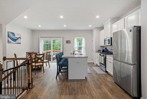 182 Nathan Dr, Riverton NJ  08077 exterior